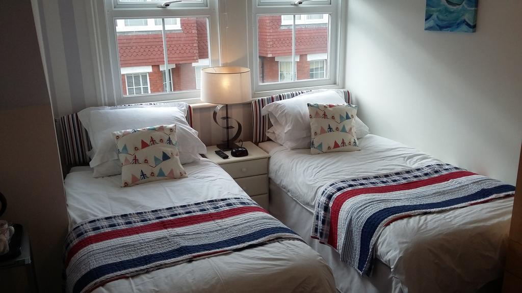 Cambridge House Guest House Eastbourne Phòng bức ảnh